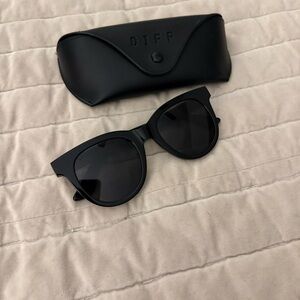 DIFF Black Sunglasses with Case
